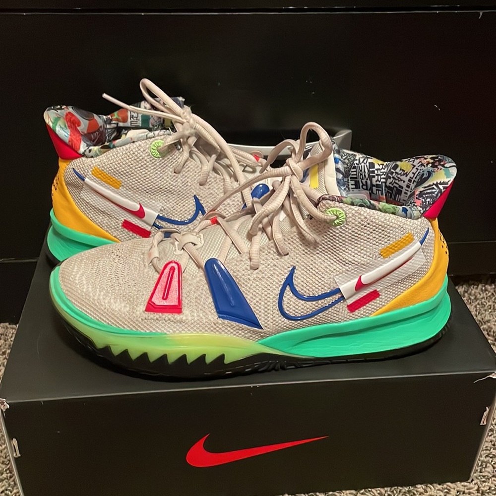 Kyrie 7 “Visions”